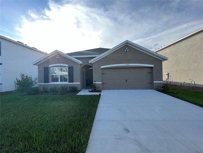 17031 Avon Dive Ln in Wimauma, FL - Building Photo - Building Photo