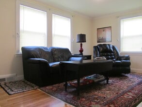 18 Grew Hill Rd, Unit 1 in Boston, MA - Building Photo - Building Photo