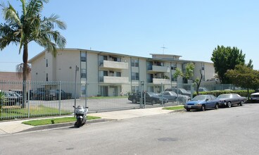 Reflections at Barbara Ann in North Hollywood, CA - Building Photo - Building Photo