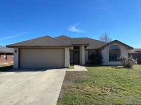 4904 James Loop in Killeen, TX - Building Photo
