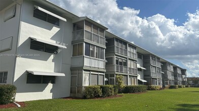 1200 Hillcrest Ct in Hollywood, FL - Foto de edificio - Building Photo