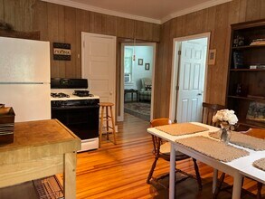 816 Mill Plain Rd, Unit Nice Fairfield apartment in Fairfield, CT - Foto de edificio - Building Photo