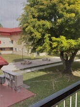 10901 N Kendall Dr, Unit 213 in Miami, FL - Building Photo - Building Photo