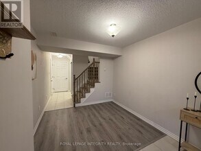 96 Feathertop Ln in Ottawa, ON - Building Photo - Building Photo