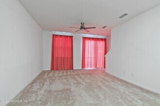 7919 Merchants Way in Jacksonville, FL - Foto de edificio - Building Photo