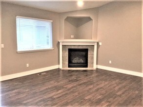 18101 72nd Ave E in Puyallup, WA - Foto de edificio - Building Photo