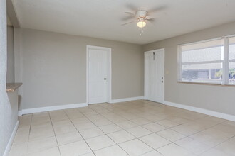 375 NW 30th Terrace in Fort Lauderdale, FL - Building Photo - Building Photo