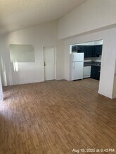5235 Golden Ln in Las Vegas, NV - Foto de edificio - Building Photo
