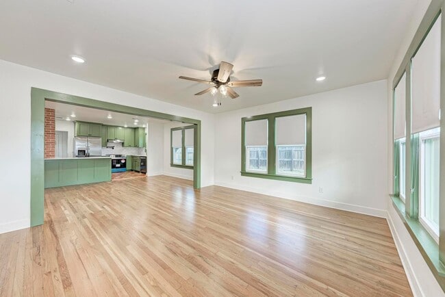108 S Porter St in Lampasas, TX - Building Photo - Building Photo