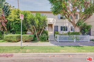 11825 Iowa Ave in Los Angeles, CA - Building Photo