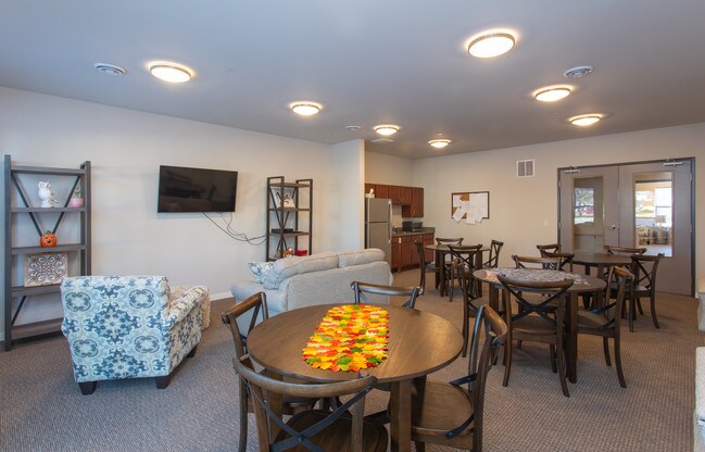 Regency Place Senior Living in Little Chute, WI - Foto de edificio - Interior Photo