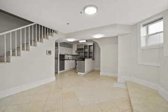 28 Babcock St, Unit A in Brookline, MA - Building Photo - Building Photo