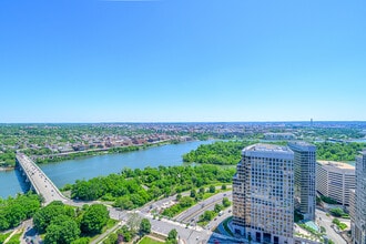 Rosslyn Towers in Arlington, VA - Foto de edificio - Building Photo