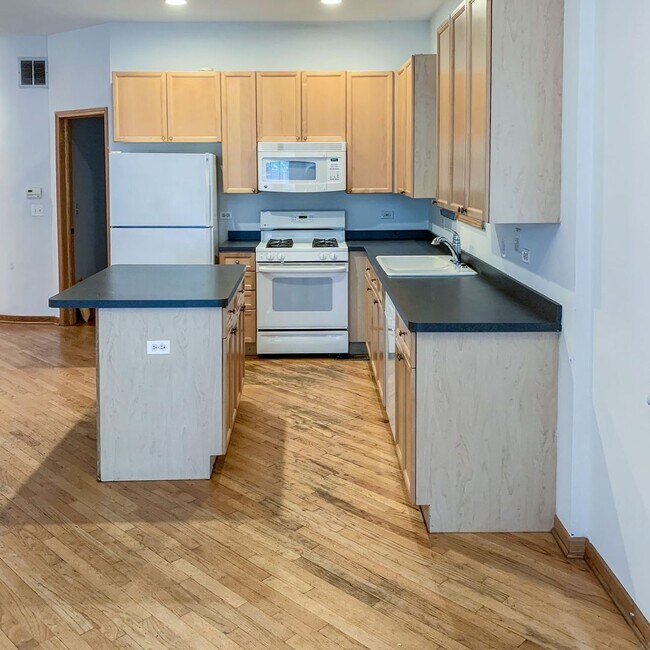 2733 N Wayne Ave, Unit 1S