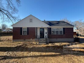 4590 S Janice Cir in Memphis, TN - Building Photo