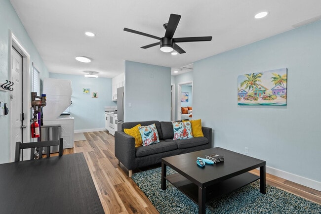 1464 N Dixie Hwy in Fort Lauderdale, FL - Building Photo - Building Photo