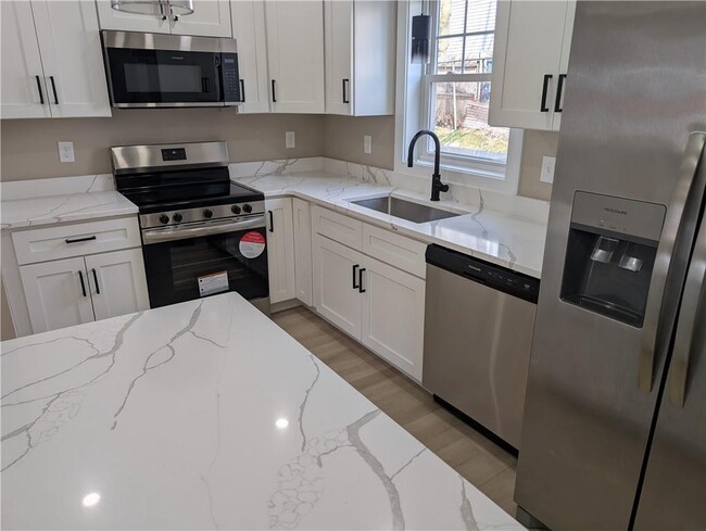 56 Diamond St in Providence, RI - Building Photo - Building Photo