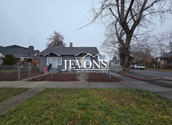 property at 201 N 6th St