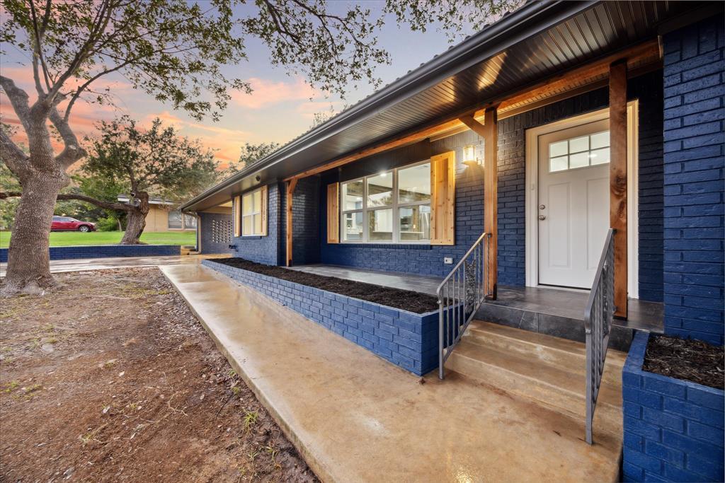 1305 W 1st St in Lampasas, TX - Building Photo