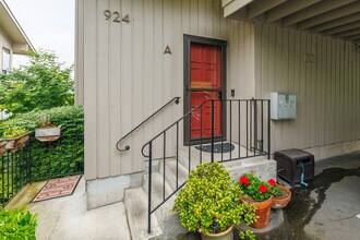 EMERSON VISTA CONDOMINIUM in Seattle, WA - Building Photo - Building Photo