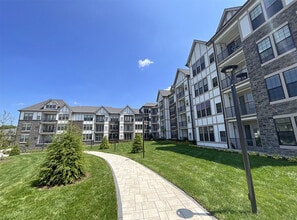 Legacy Rochester Hills Apartments in Rochester Hills, MI - Building Photo - Building Photo