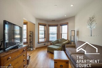 2509 W Diversey Ave, Unit 2 in Chicago, IL - Building Photo - Building Photo