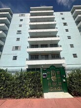 720 Collins Ave, Unit 506 in Miami Beach, FL - Foto de edificio - Building Photo