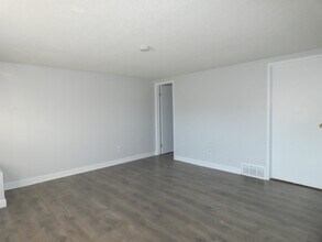 5220 NE 57th St in Kansas City, MO - Building Photo - Building Photo