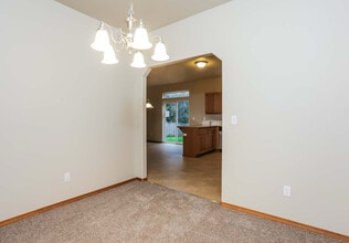 6231 Charlotte Ave SE in Auburn, WA - Building Photo - Building Photo