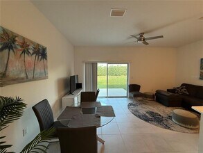 8528 Lunar Skye St in Sarasota, FL - Building Photo - Building Photo