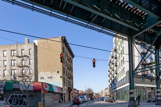 1000 Kelly in Bronx, NY - Foto de edificio - Building Photo