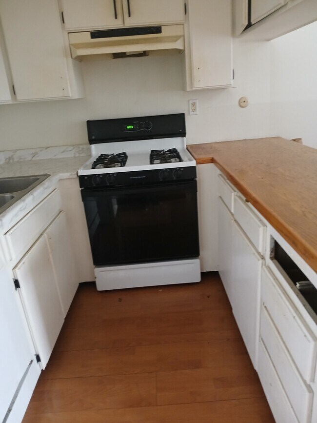 25925 Narbonne Ave, Unit Lomita horizon in Lomita, CA - Building Photo - Building Photo