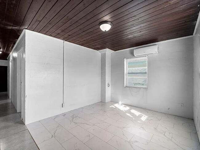 2008 E 15th Ave in Tampa, FL - Building Photo - Building Photo