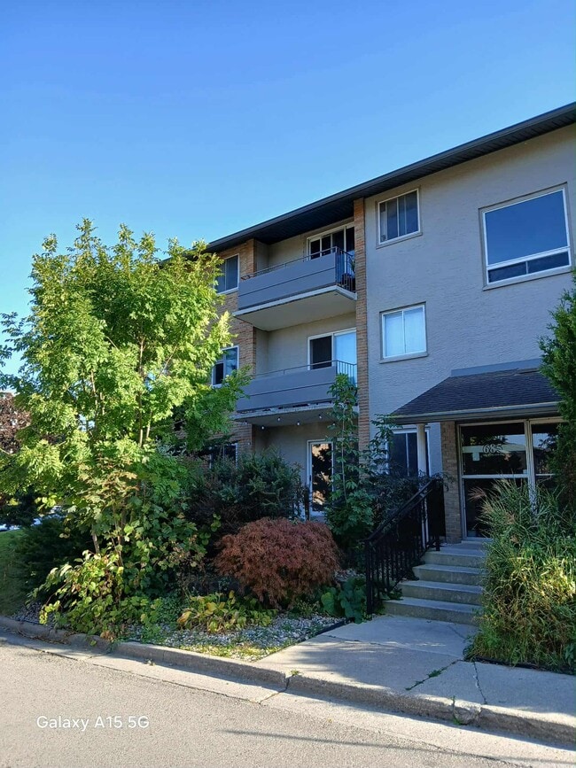 property at 685 Wonderland Rd S