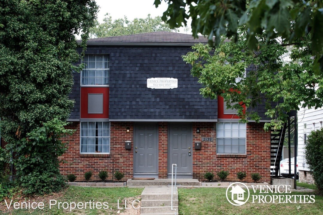 2139 Summit St in Columbus, OH - Building Photo