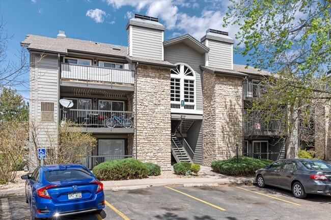 2575 S Syracuse Way in Denver, CO - Building Photo - Building Photo