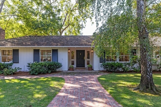 69 Flood Cir in Atherton, CA - Building Photo - Building Photo