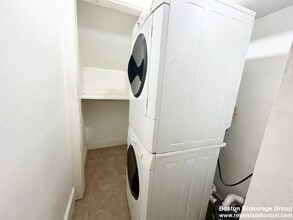 1568 Tremont St, Unit 1 in Boston, MA - Foto de edificio - Building Photo