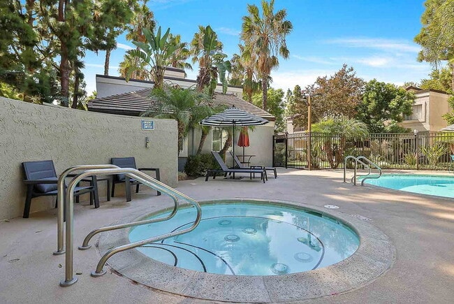 Meadowood in Simi Valley, CA - Foto de edificio - Building Photo