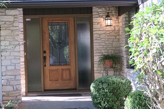 8606 Mesa Dr in Austin, TX - Building Photo - Building Photo