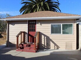 222 E California Ave in Vista, CA - Building Photo