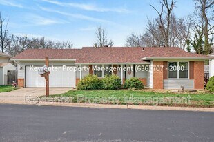 1476 Shadow Wood Dr in St. Charles, MO - Building Photo