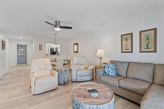 320 Mission Trail N in Venice, FL - Foto de edificio - Building Photo