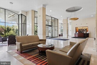 301 N Beauregard St, Unit 1707 in Alexandria, VA - Building Photo - Building Photo