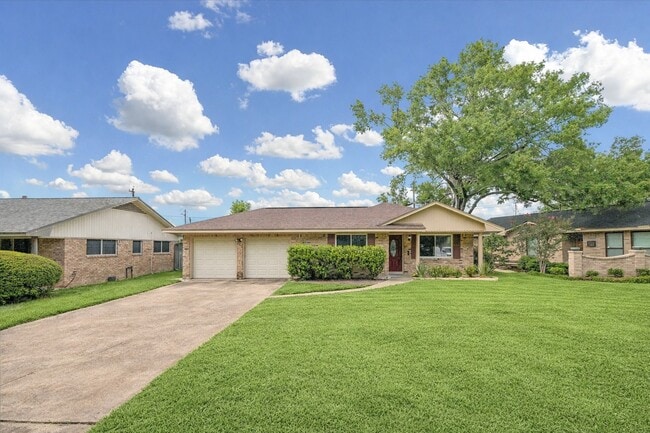 property at 1607 Willowby Dr