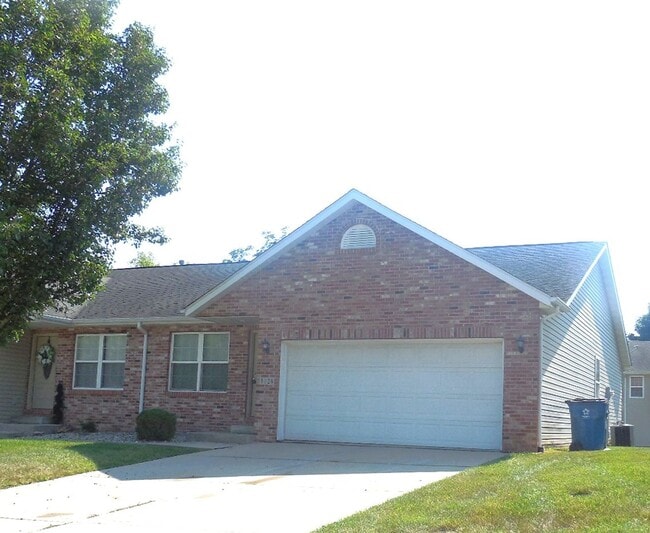 property at 1128 Carraway Ct