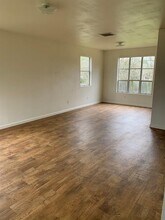 516 San Saba St in Lockhart, TX - Building Photo - Building Photo