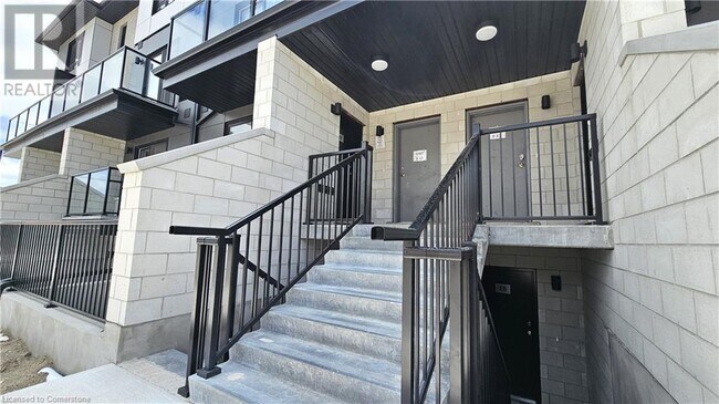 410 Northfield Dr W in Waterloo, ON - Building Photo - Building Photo
