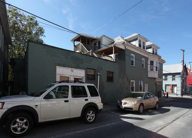 246 N Locust St in Hagerstown, MD - Foto de edificio - Building Photo