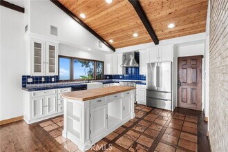 2575 Temple Hills Dr in Laguna Beach, CA - Building Photo - Building Photo